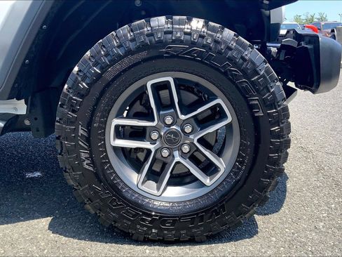 Certified 2024 Jeep Gladiator Mojave w/ Convenience Group AWD/4WD image 9