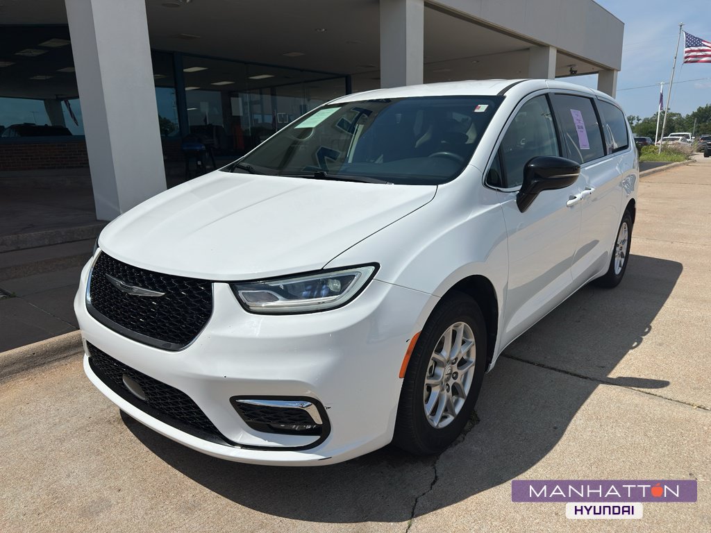 Used 2024 Chrysler Pacifica Touring-L FWD image 1
