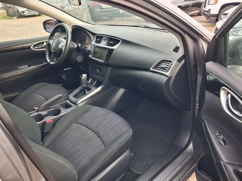 Used 2019 Nissan Sentra SV image 5