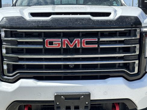 Used 2023 GMC Sierra 2500 AT4 w/ AT4 Preferred Package AWD/4WD image 9