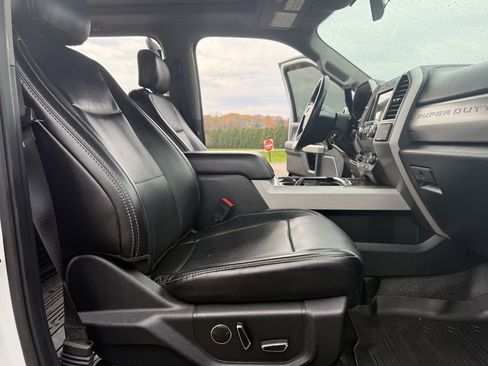 Used 2019 Ford F250 Lariat w/ Chrome Package image 19