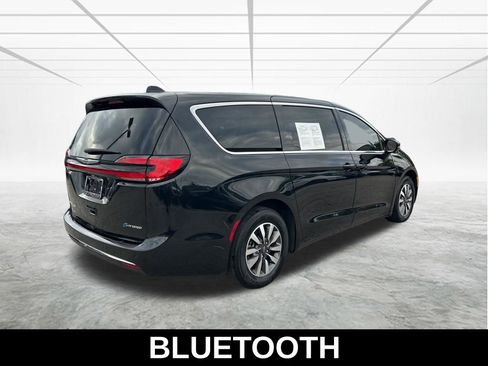 Used 2022 Chrysler Pacifica Touring-L FWD image 5