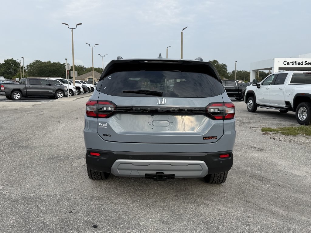 Certified 2025 Honda Pilot TrailSport image 6