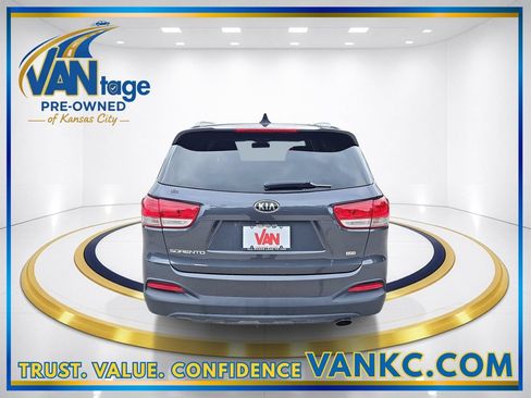 Used 2018 Kia Sorento AWD image 7