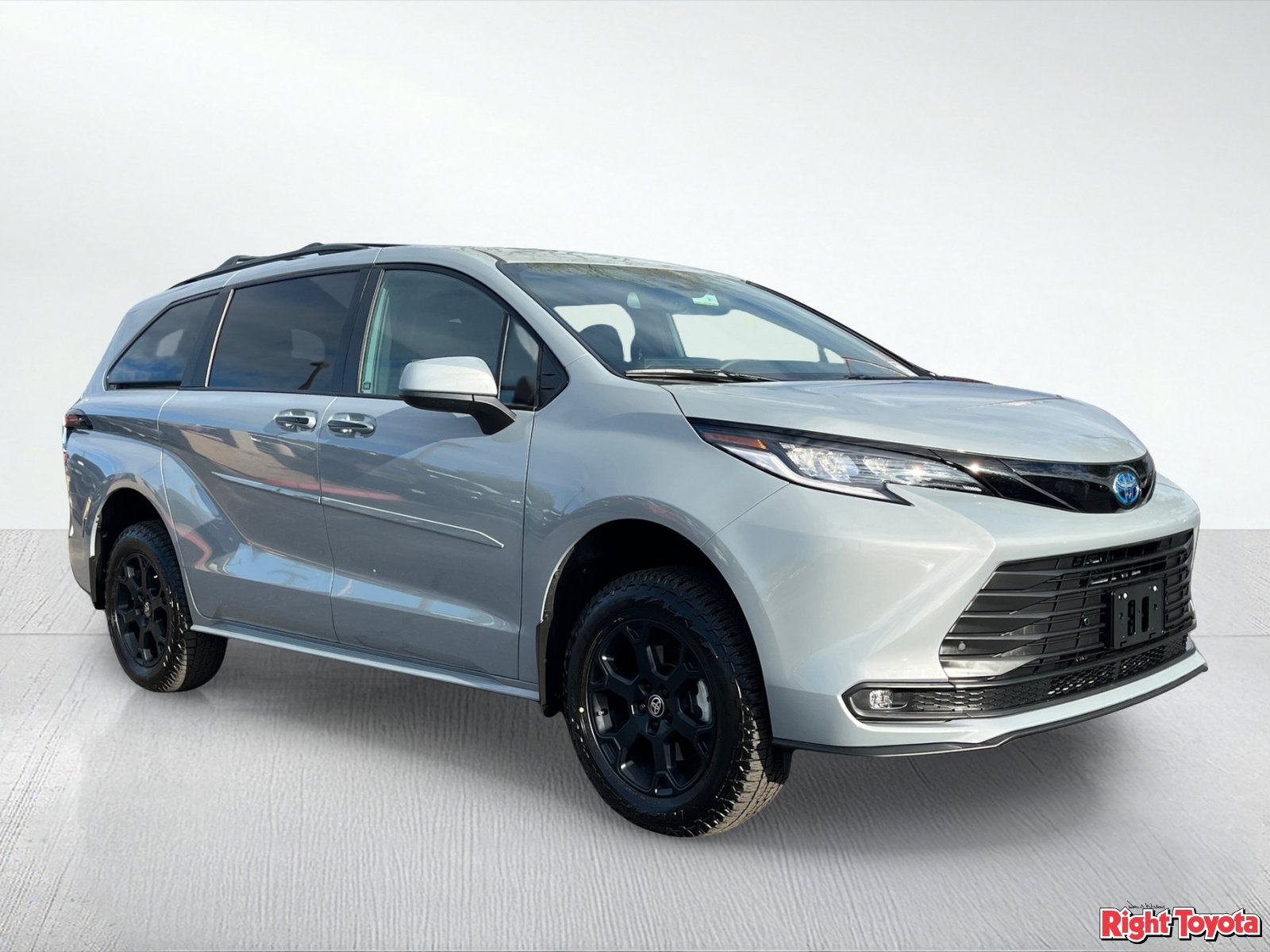 Certified 2025 Toyota Sienna XLE Woodland Edition AWD/4WD image 9