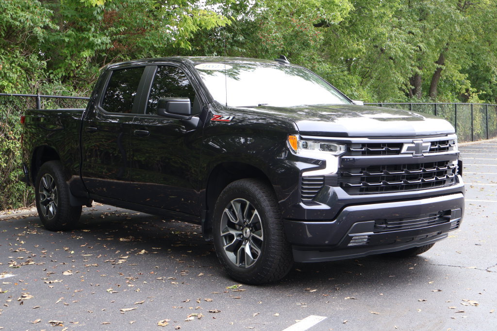 Used 2023 Chevrolet Silverado 1500 RST w/ Z71 Off-Road Package AWD/4WD image 13
