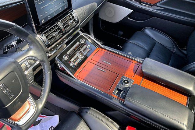 Used 2019 Lincoln Navigator Reserve AWD/4WD image 18