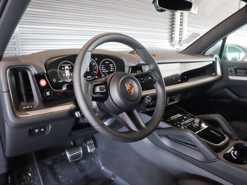 New 2026 Porsche Cayenne S image 4