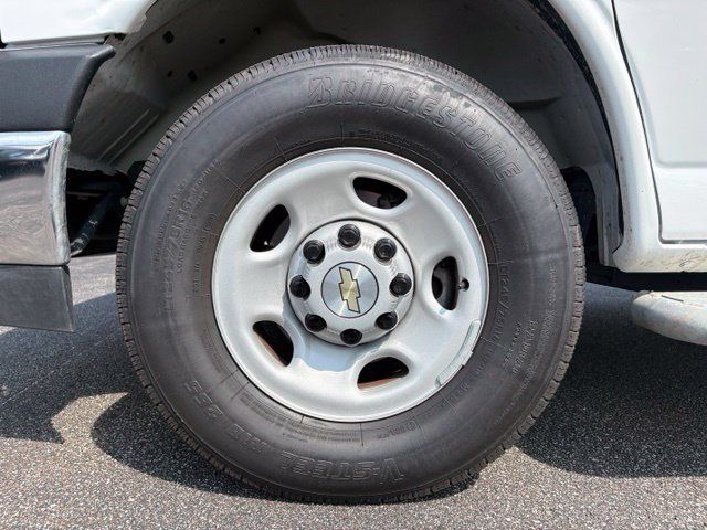 Used 2025 Chevrolet Express 2500 w/ Driver Convenience Package RWD image 17