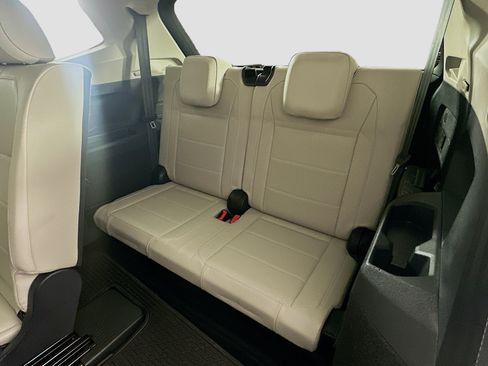 Used 2020 Volkswagen Tiguan SE w/ Panoramic Sunroof Package FWD image 28