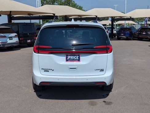Used 2022 Chrysler Pacifica Limited w/ S Appearance Package AWD/4WD image 6