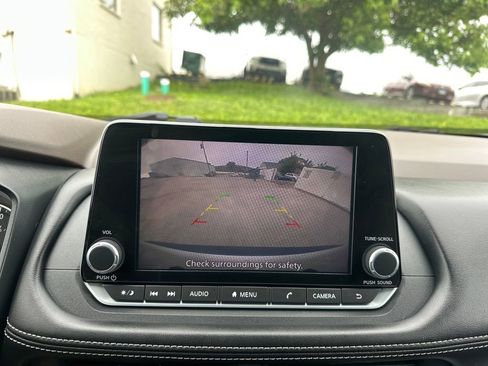 Used 2023 Nissan Rogue SV FWD image 17