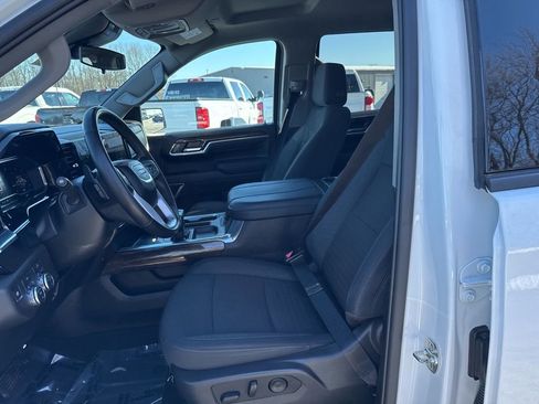 Used 2025 GMC Sierra 1500 Elevation image 11