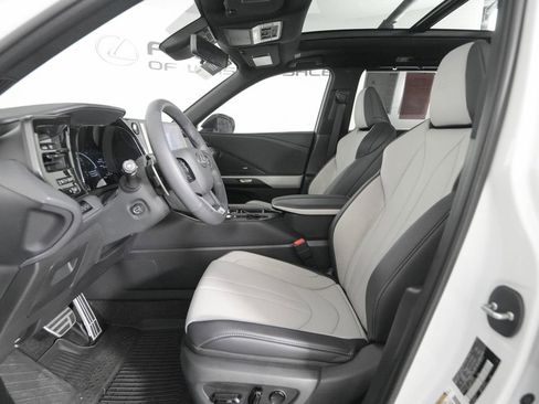 Certified 2026 Lexus TX 500h AWD w/ Technology Package image 9