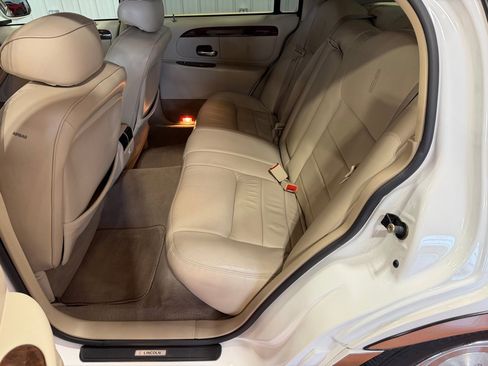 Used 2002 Lincoln Town Car Executive image 16