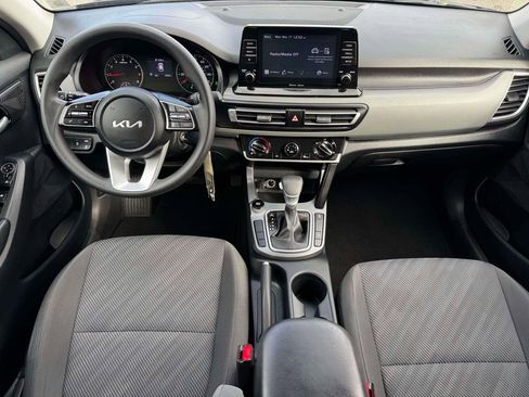 Used 2023 Kia Seltos LX image 12