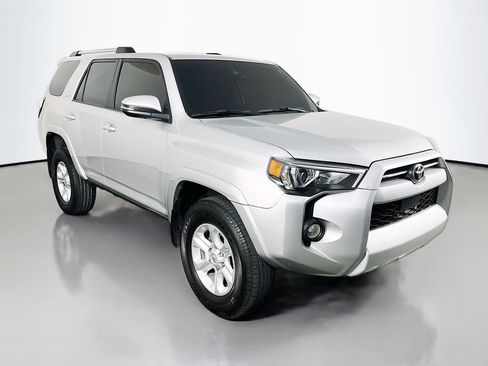 Used 2024 Toyota 4Runner SR5 Premium w/ Moonroof Package AWD/4WD image 4