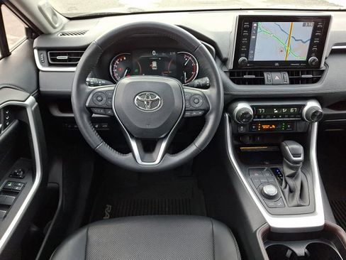 Used 2020 Toyota RAV4 Limited image 11