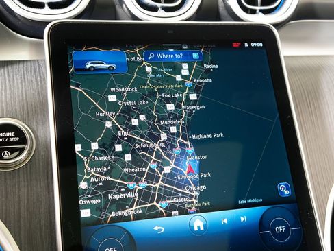 Used 2025 Mercedes-Benz GLC 300 4MATIC image 21