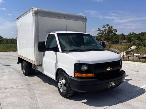 Used 2014 Chevrolet Express 3500 RWD image 4