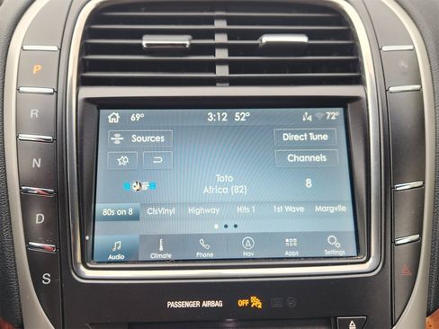 Used 2019 Lincoln Nautilus Reserve image 16