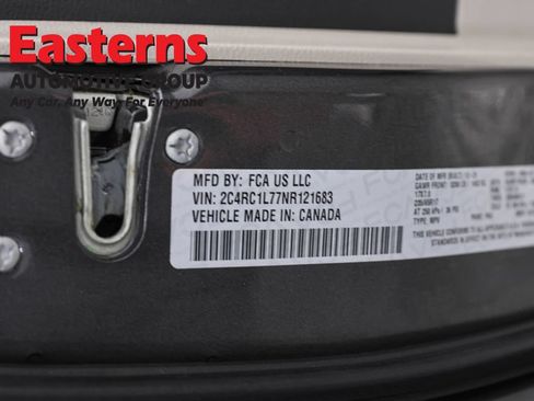 Used 2022 Chrysler Pacifica Touring-L w/ Uconnect Theater Family Group FWD image 36