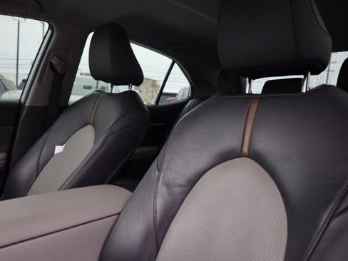 Used 2020 Toyota Camry XLE image 21