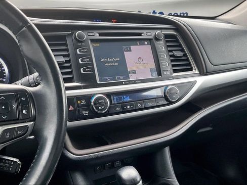 Used 2019 Toyota Highlander SE image 10