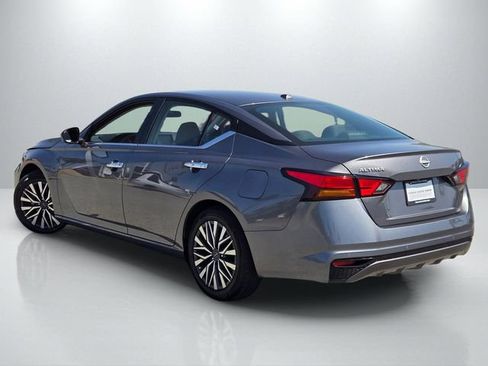 Used 2025 Nissan Altima 2.5 SV FWD image 6