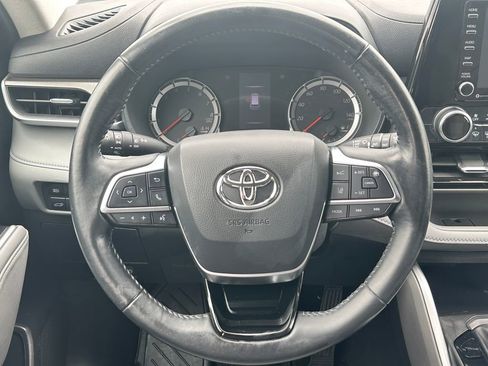 Used 2021 Toyota Highlander LE AWD/4WD image 20