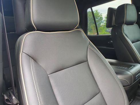 Used 2022 GMC Yukon SLT w/ SLT Premium Package AWD/4WD image 33
