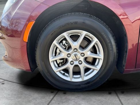 Used 2023 Chrysler Voyager LX image 26