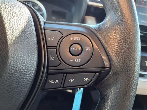 Used 2022 Toyota Corolla LE image 65
