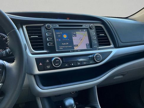 Used 2016 Toyota Highlander XLE image 10