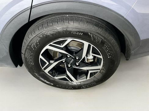 Used 2025 Kia Sportage LX image 11