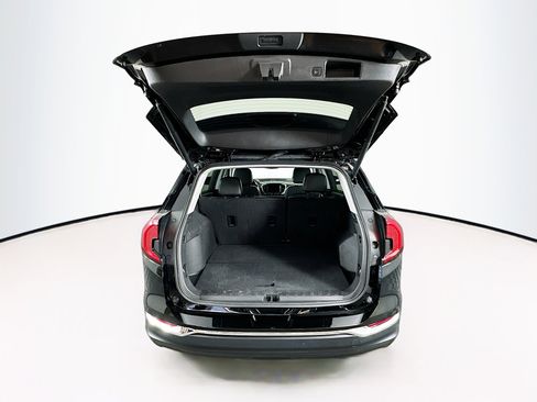 Used 2024 GMC Terrain SLT image 28