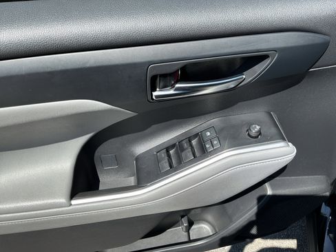 Used 2021 Toyota Highlander XLE FWD image 15