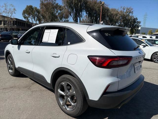 Used 2025 Ford Escape ST-Line Select AWD/4WD image 4