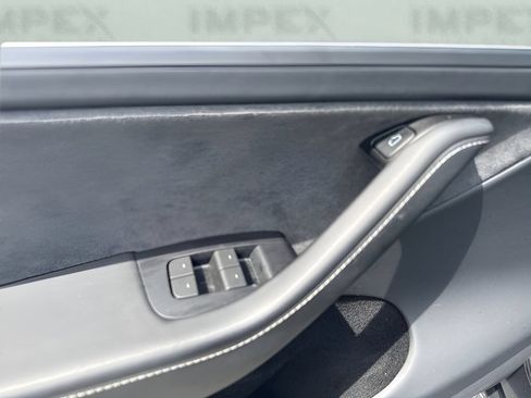 Used 2024 Tesla Model Y Long Range AWD/4WD image 29
