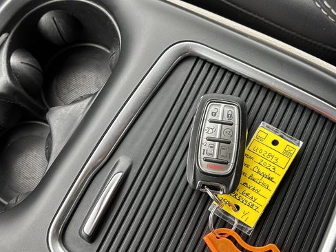 Used 2023 Chrysler Pacifica Touring-L FWD image 31