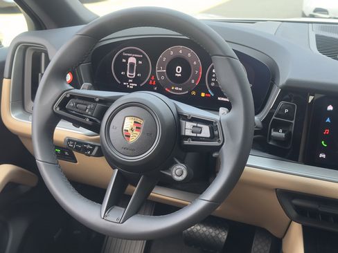 Certified 2025 Porsche Cayenne Coupe AWD/4WD image 23