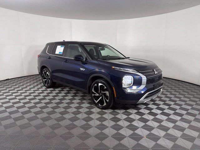 Used 2024 Mitsubishi Outlander SE AWD/4WD image 3