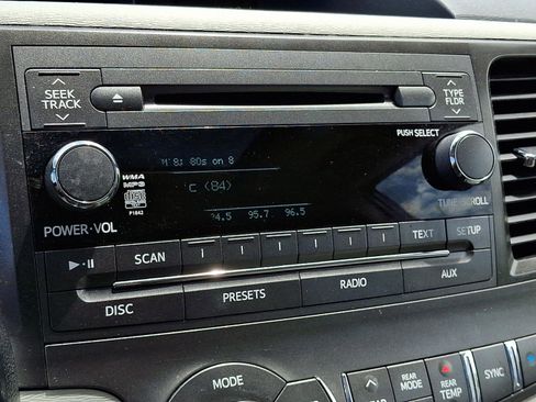 Used 2013 Toyota Sienna XLE FWD image 24