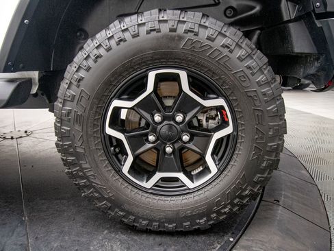 Used 2024 Jeep Wrangler Unlimited Rubicon AWD/4WD image 32