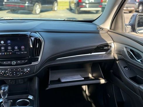 Used 2021 Chevrolet Traverse RS image 33