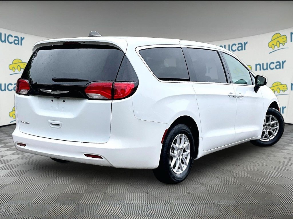 Used 2023 Chrysler Voyager LX FWD image 6