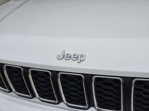 Used 2023 Jeep Grand Cherokee L Laredo AWD/4WD image 4