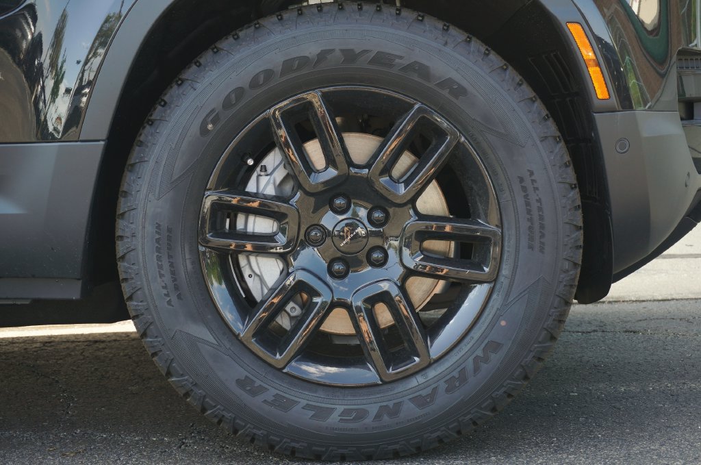 New 2026 Land Rover Defender 110 S AWD/4WD image 8