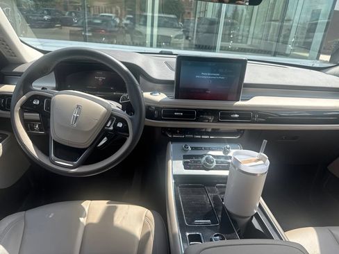 Used 2022 Lincoln Aviator AWD w/ Premium Package image 10