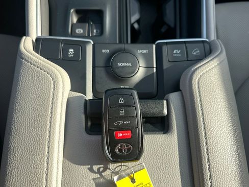 Used 2024 Toyota Grand Highlander XLE image 24